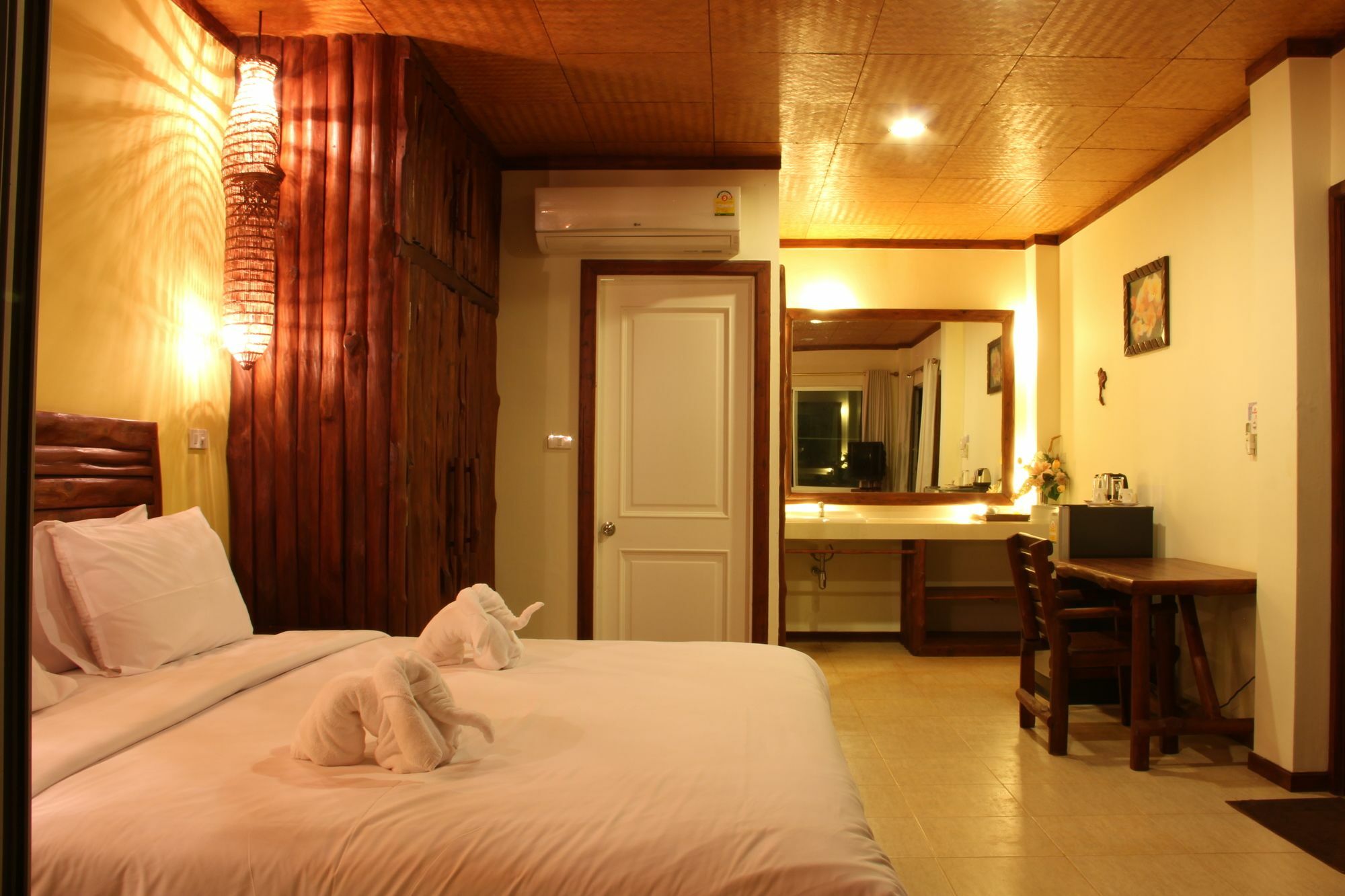 Singha Rubber Tree Hotel Sai Yok Buitenkant foto